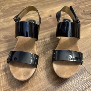Clarks Artisan Caslynn Dez Black Patent Wedge Sandals Women's Size 7.5‎ Comfort